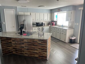 Private kitchen - Cozy 2-bedroom, in a 55 plus’s gated community, in beautiful Sarasota Fl (Sarasota)