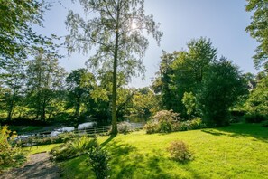 Property grounds - 1 Bed in Clappersgate (oc-gl083) (Clappersgate)