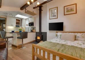Iron/ironing board, free WiFi, bed sheets - 1 Bed in Clappersgate (oc-gl083) (Clappersgate)
