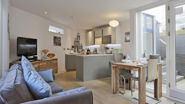 A modern apartment with a living room, kitchen, and dining area. - 2 Bed in Southwold (oc-wtp) (Southwold)