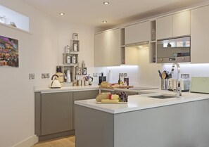 Microonde, forno, lavastoviglie, pentole/stoviglie/utensili