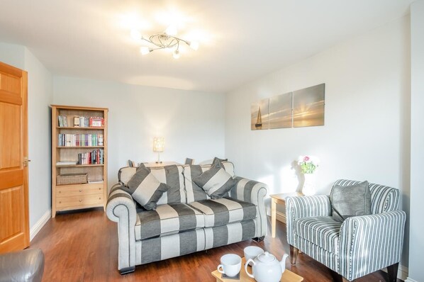 TV - 3 Bed in Little Walsingham (oc-1229) (Little Walsingham)