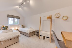 3 bedrooms, iron/ironing board, free WiFi, bed sheets - 3 Bed in Southwold (oc-cara) (Southwold)