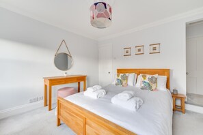 3 chambres, fer et planche à repasser, Wi-Fi gratuit, draps fournis