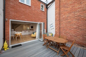 Outdoor dining - 3 Bed in Southwold (oc-cara) (Southwold)