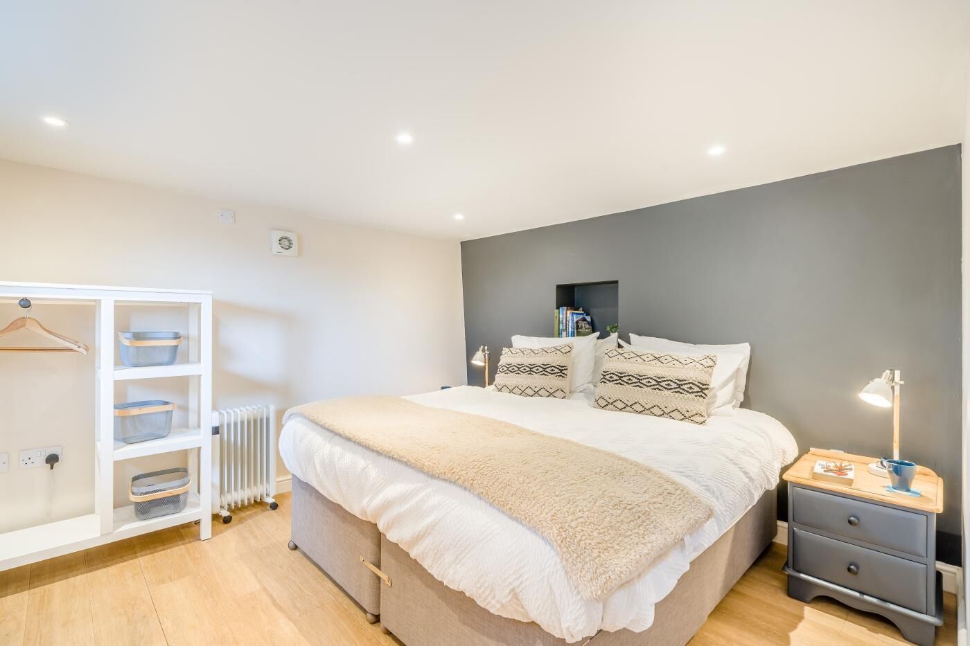 1 dormitorio, tabla de planchar con plancha, wifi gratis y ropa de cama
