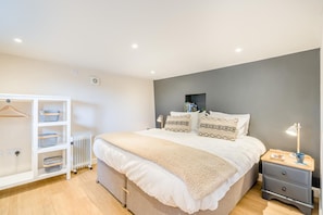 Iron/ironing board, free WiFi, bed sheets - 1 Bed in Crook (oc-gl077) (Crook)