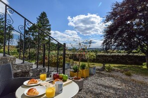Outdoor dining - 1 Bed in Crook (oc-gl077) (Crook)