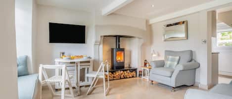 Télévision, cheminée