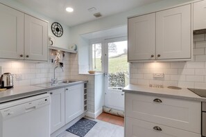 Mikroaaltouuni, uuni, astianpesukone