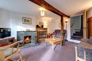 TV, fireplace - 2 Bed in Elterwater (oc-gl004) (Chapel Stile)