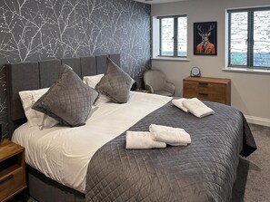 Iron/ironing board, travel cot, free WiFi, bed sheets - 2 Bed in Windermere (oc-gl064) (Windermere)
