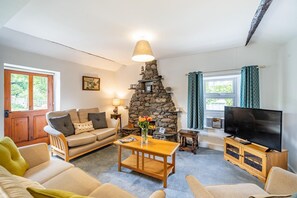 TV - 3 Bed in Elterwater (oc-gl011) (Chapel Stile)