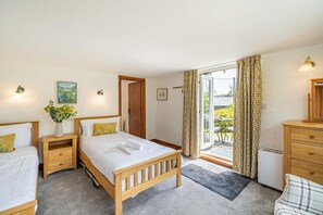Iron/ironing board, free WiFi, bed sheets - 3 Bed in Elterwater (oc-gl011) (Chapel Stile)