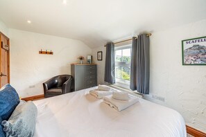 Iron/ironing board, free WiFi, bed sheets - 3 Bed in Elterwater (oc-gl011) (Chapel Stile)