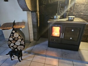 Interior - Bed and Breakfast 'Chambre Marine' with Shared Terrace, Shared Garden and Wi-Fi (Mont-Dol)