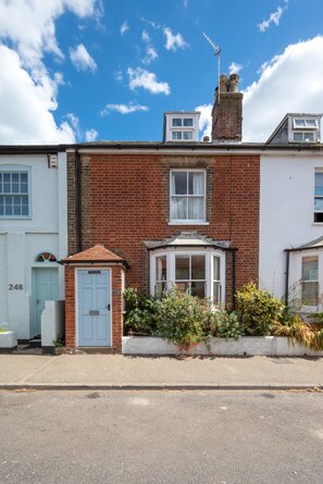Exterior - 3 Bed in Aldeburgh (oc-ahs) (Aldeburgh)