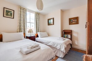 Iron/ironing board, free WiFi, bed sheets - 3 Bed in Aldeburgh (oc-ahs) (Aldeburgh)