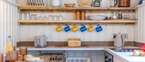 烤箱、洗碗机、高脚椅、厨具/餐具