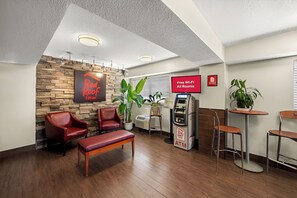Interior - 2 Affordable DFW Stay! Pet-Friendly | Free Parking/Shuttle | Close to Six Flags (Irving)