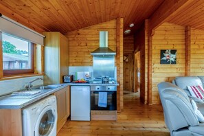 Dishwasher, cookware/dishes/utensils - 1 Bed in Llandinam (oc-t33065) (Llandinam)