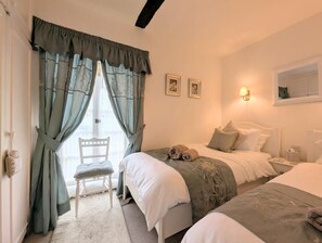 Iron/ironing board, free WiFi, bed sheets - 2 Bed in Elterwater (oc-gl053) (Chapel Stile)
