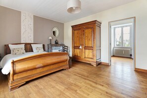 WiFi, bed sheets - Domaine De La Roche – Anémone Suite Accessible for Reduced Mobility (Mont-Dol)