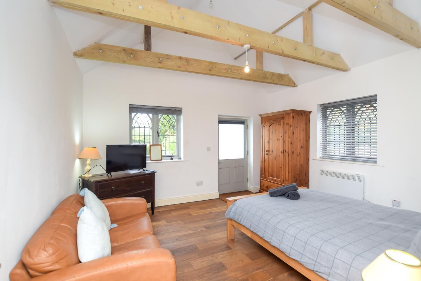 Een strijkplank/strijkijzer, gratis wifi, beddengoed