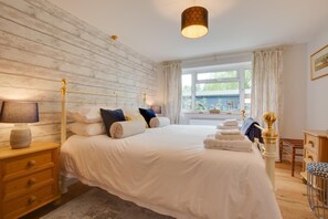 Iron/ironing board, travel cot, free WiFi, bed sheets - 2 Bed in Aldborough (oc-2174) (Aldborough)