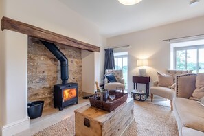 TV, fireplace - 3 Bed in Winkhill (oc-a32968) (Winkhill)