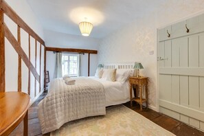 2 bedrooms, iron/ironing board, free WiFi, bed sheets - 2 Bed in Lavenham (oc-24ss) (Lavenham)