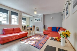 TV - 3 Bed in St. Ives (oc-virg14) (St Ives)