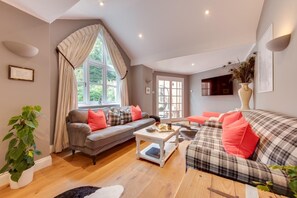 TV, fireplace - 2 Bed in Tunstall (oc-ivylod) (Rendlesham)