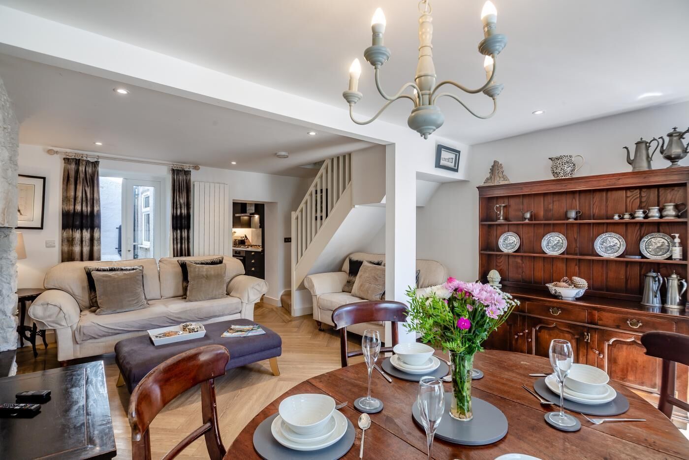 المنشأة من الداخل