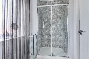 Towels - 3 Bed in Felixstowe (oc-fel) (Felixstowe)