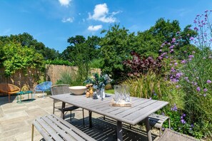 Outdoor dining - 5 Bed in Southrepps (oc-2211) (Antingham)