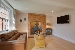 TV, fireplace - 5 Bed in Southrepps (oc-2211) (Antingham)