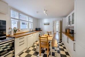 Microwave, oven, dishwasher, high chair - 6 Bed in Southwold (oc-tall) (Southwold)