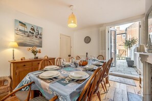 Dining - 6 Bed in Southwold (oc-tall) (Southwold)