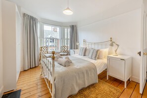 Iron/ironing board, travel cot, free WiFi, bed sheets - 6 Bed in Southwold (oc-tall) (Southwold)