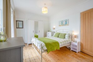 4 bedrooms, travel cot, free WiFi, bed sheets - 4 Bed in Barmouth (oc-n32921) (Barmouth)