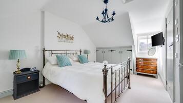 Iron/ironing board, free WiFi, bed sheets