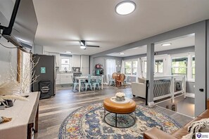 Interior - The Blue Lagoon - Beautiful 4-bedroom house on Rough River Lake in McDaniels, KY (McDaniels)