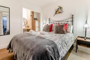 3 bedrooms, iron/ironing board, travel cot, free WiFi - 3 Bed in Carbis Bay (oc-p33004) (Carbis Bay)