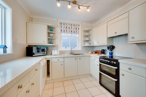 Microwave, oven, dishwasher, high chair - 2 Bed in Southwold (oc-kin) (Southwold)