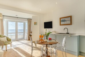 Dining - 2 Bed in Ventnor (oc-e32619) (Ventnor)