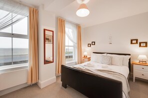 Iron/ironing board, bed sheets - 1 Bed in Southwold (oc-sl162) (Southwold)