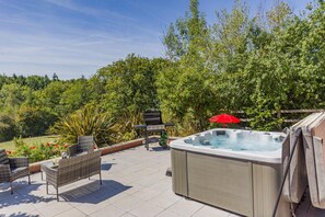 Terrace/patio - 5 Bed in Clows Top (oc-m32976) (Clows Top)