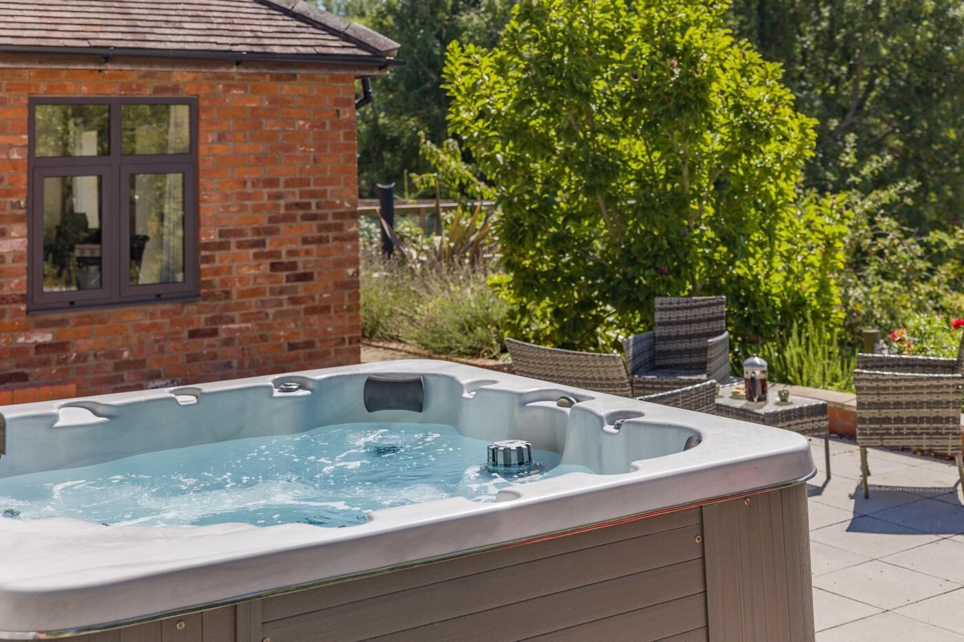 Outdoor spa tub