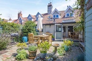 Outdoor dining - 2 Bed in Southwold (oc-bart2) (Southwold)